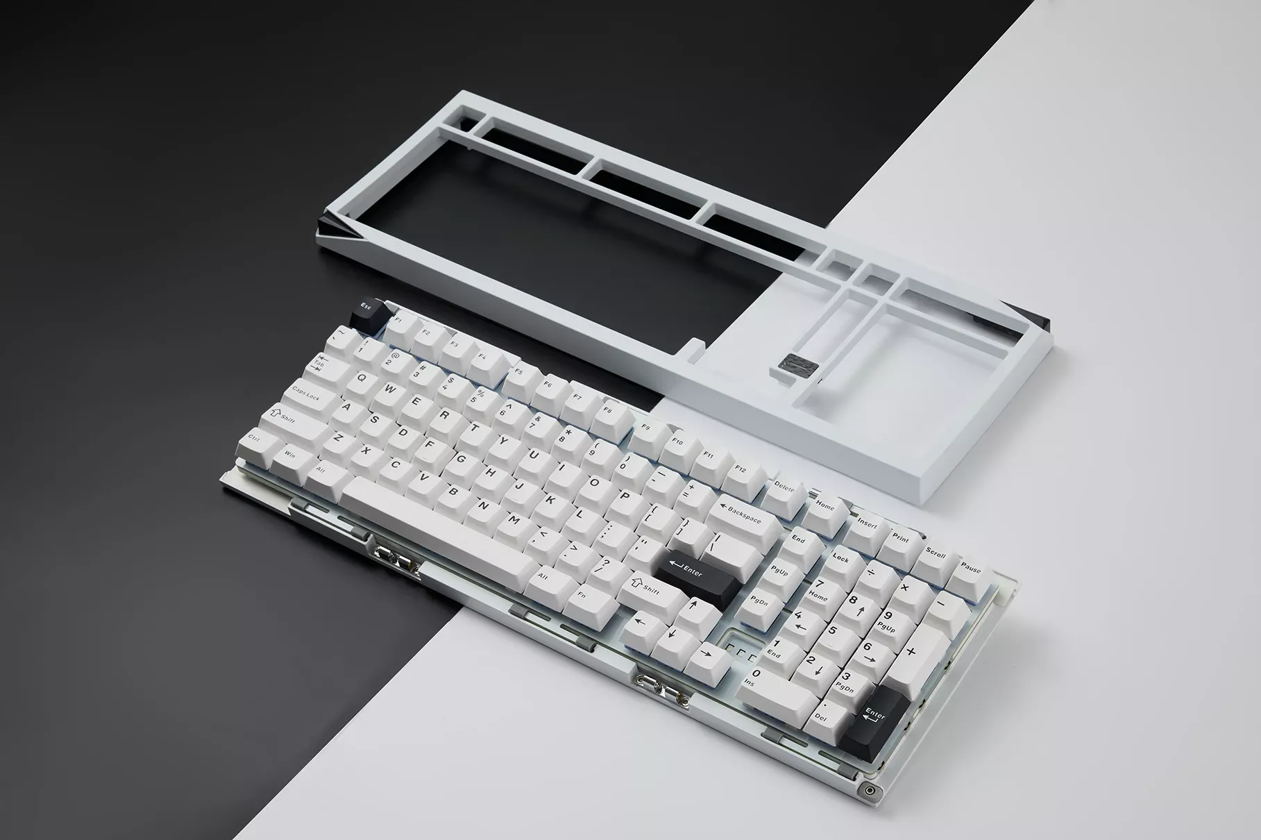 Mineral 02 VIA DIY KIT in white with a ball catch system